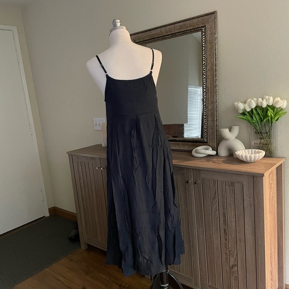 Navy Crinkle Fabric Spaghetti Strap Midi Dress - Picture 5 of 9